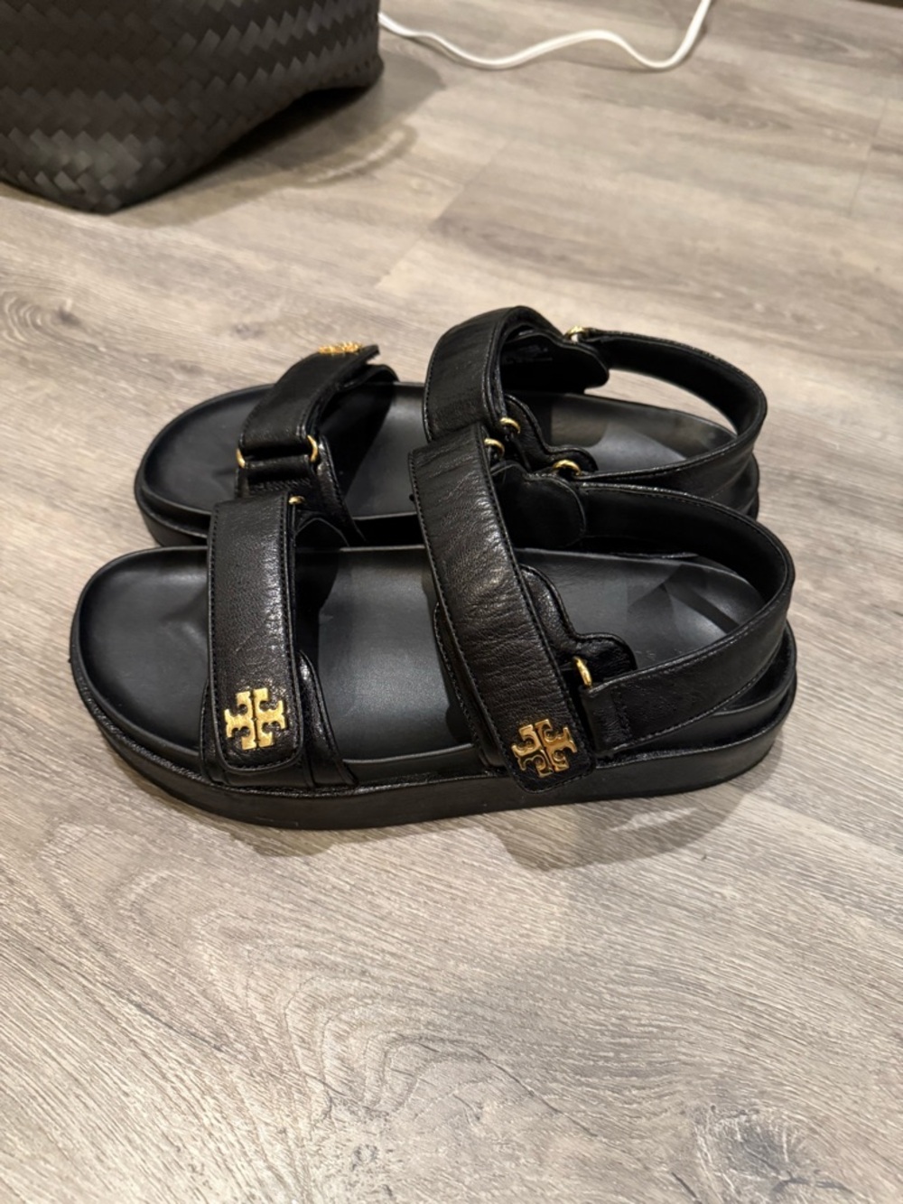 Tory Burch Black Leather Velcro women’s 

 Sandals with Gold Logo - Picture 4 of 7